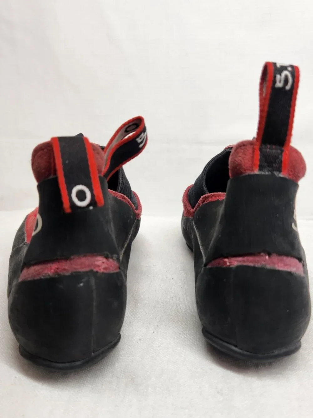 Five Ten 5.10 Anasazi Moccasym Stealth  Climbing Shoe Mens 10 Red/Black Adidas